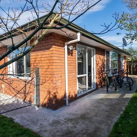 Privacy, Comfort And A Lot More - Entire 2 Bedroom House With Free Cycles